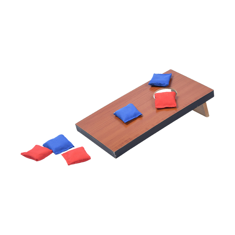 Gra w rzucanie drewnem Cornhole