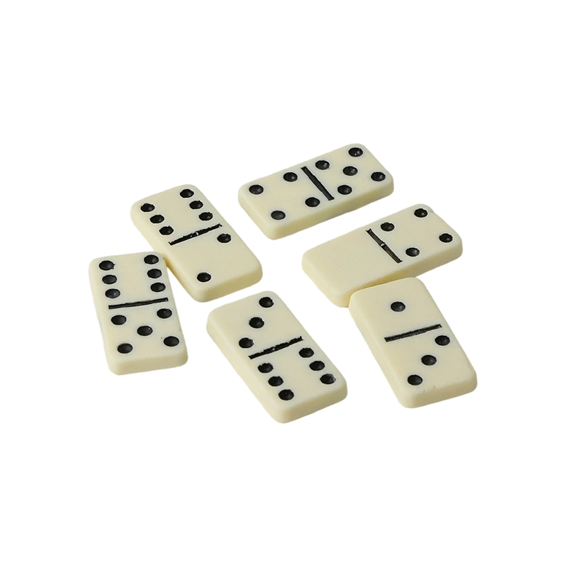Tradycyjne domino z podwójną szóstką w wykończeniu w kolorze kości słoniowej