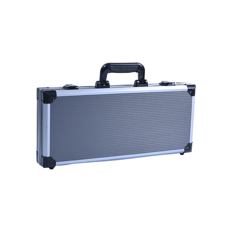 Aluminiowa obudowa w komplecie z kostkami do gry i zestawem żetonów do pokera Premium
