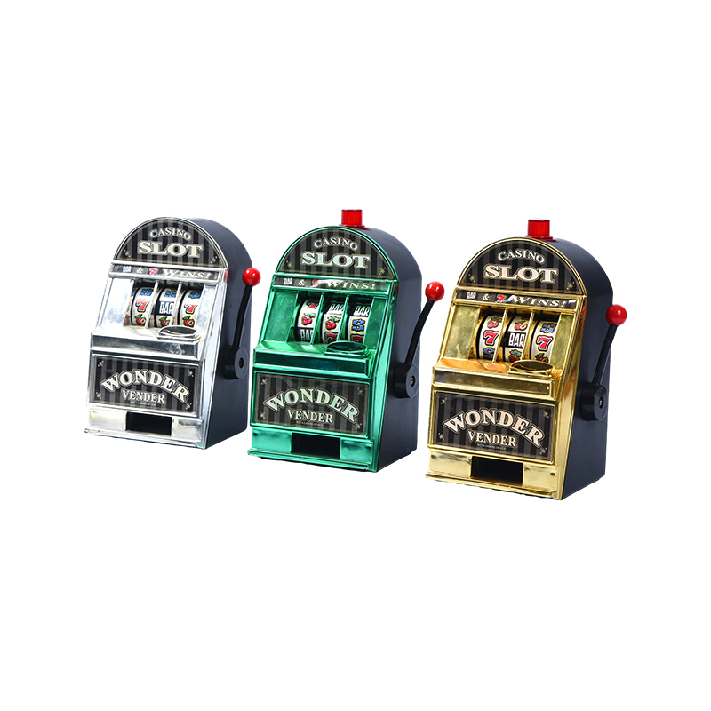 Miniaturowe kasyno w stylu vintage Jednoręki bandyta – zestaw trzech sztuk (srebrny, zielony, złoty)