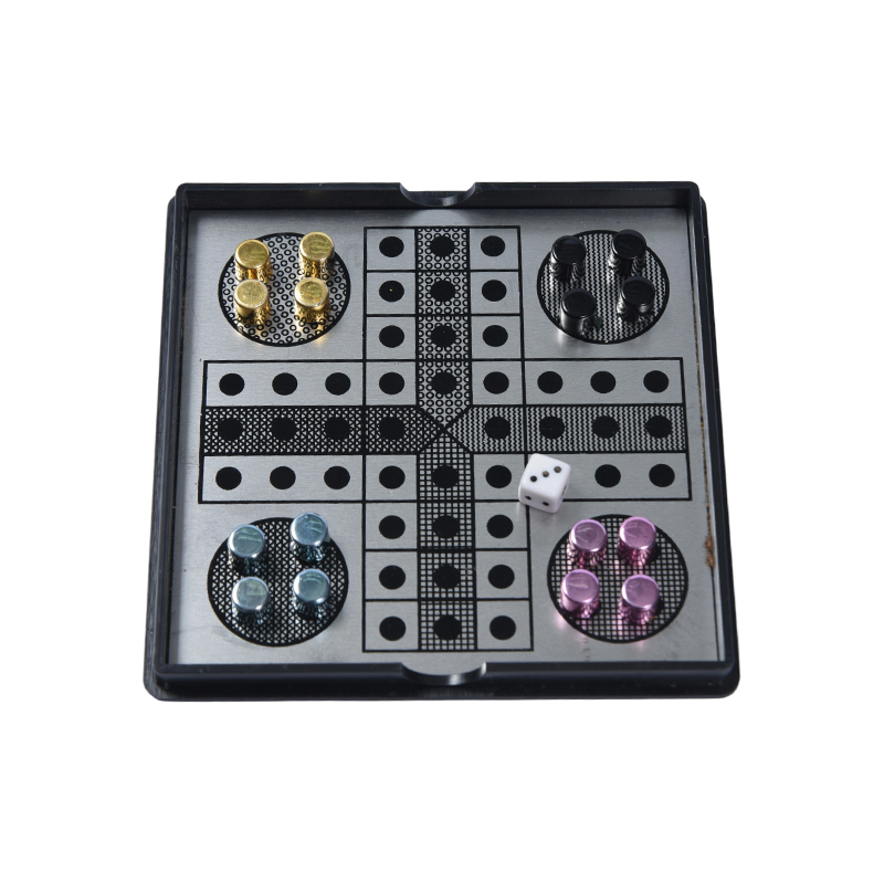 Magnetyczny metalowy zestaw gier Ludo w przezroczystym akrylowym pudełku