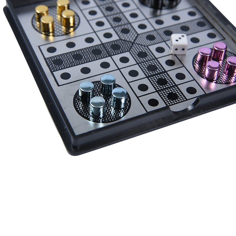 Magnetyczny metalowy zestaw gier Ludo w przezroczystym akrylowym pudełku